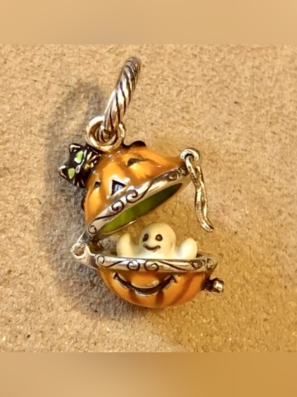 🎃Listing! 🆕 Brighton Spooky Pumpkin charm Black cat on top & ghost inside!